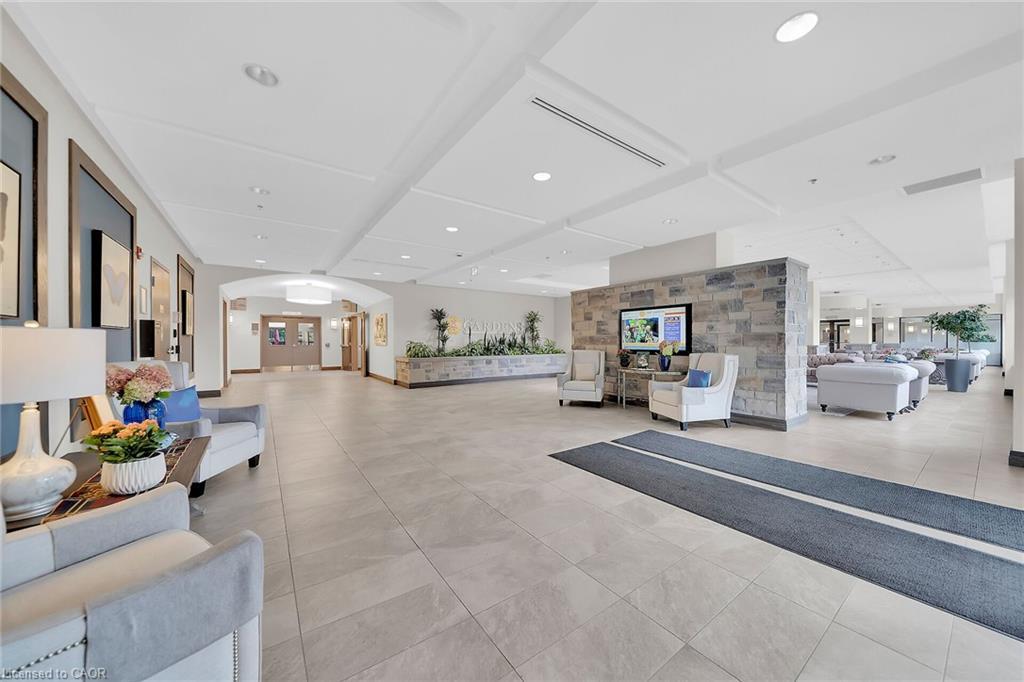 206-3290 New Street, Burlington, ON - Indoor Photo Showing Other Room