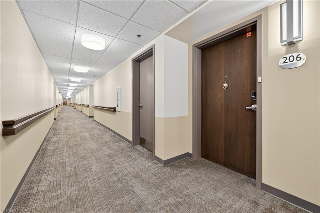 206-3290 New Street, Burlington, ON - Indoor Photo Showing Other Room