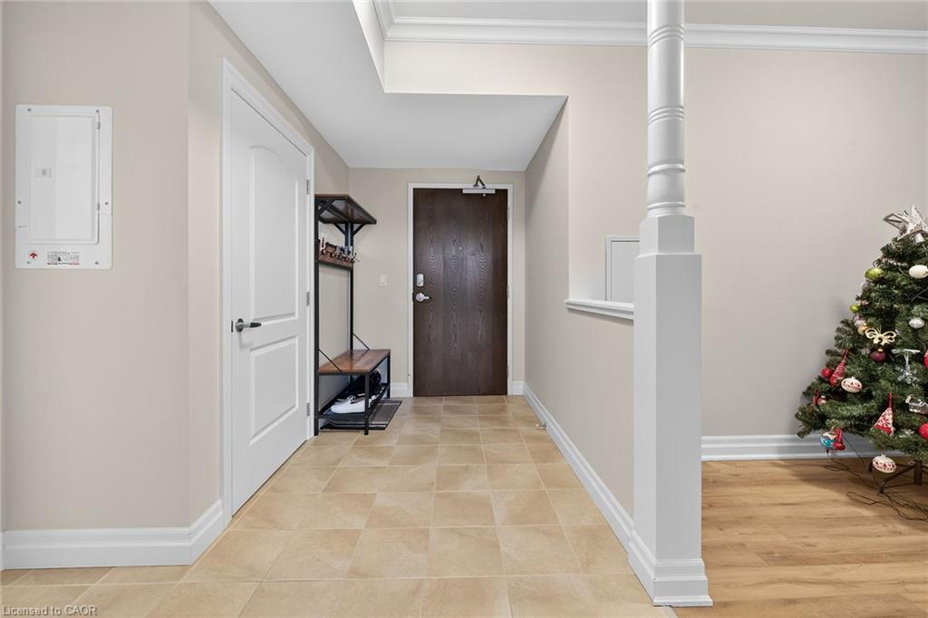 206-3290 New Street, Burlington, ON - Indoor Photo Showing Other Room