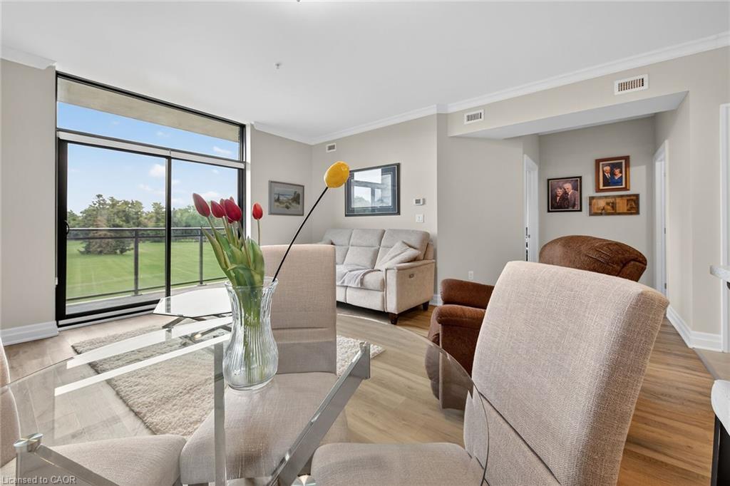 206-3290 New Street, Burlington, ON - Indoor