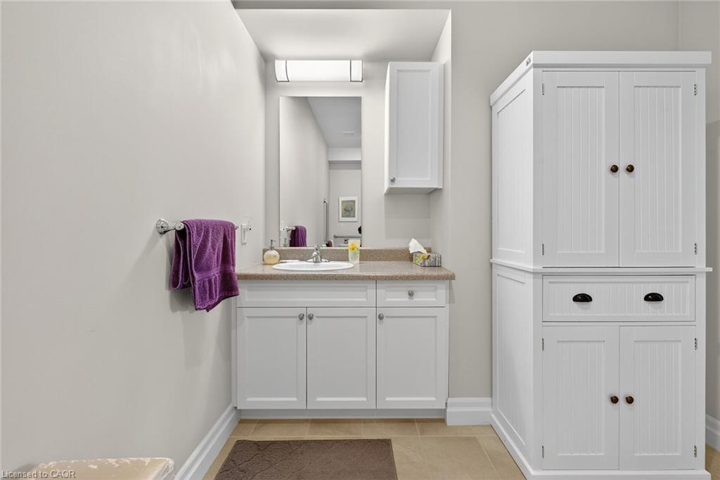 206-3290 New Street, Burlington, ON - Indoor Photo Showing Bathroom