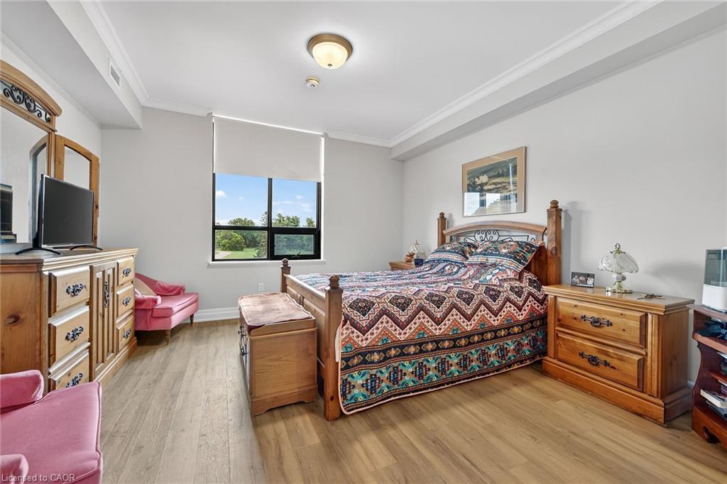 206-3290 New Street, Burlington, ON - Indoor Photo Showing Bedroom