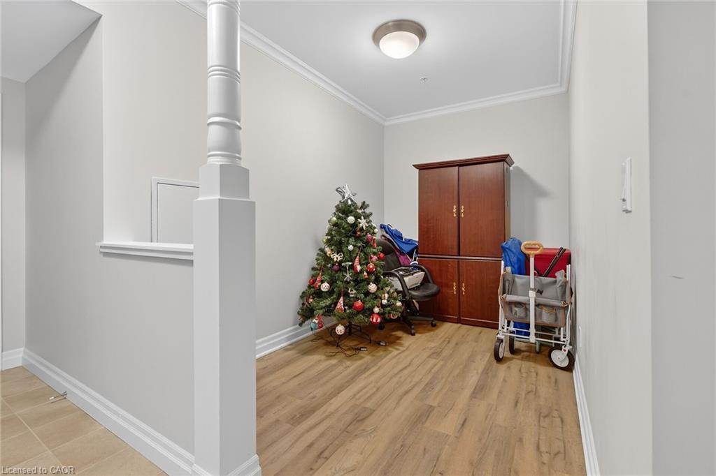 206-3290 New Street, Burlington, ON - Indoor Photo Showing Other Room