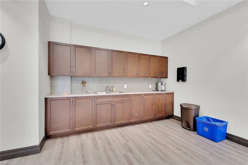 206-3290 New Street, Burlington, ON - Indoor Photo Showing Kitchen With Double Sink