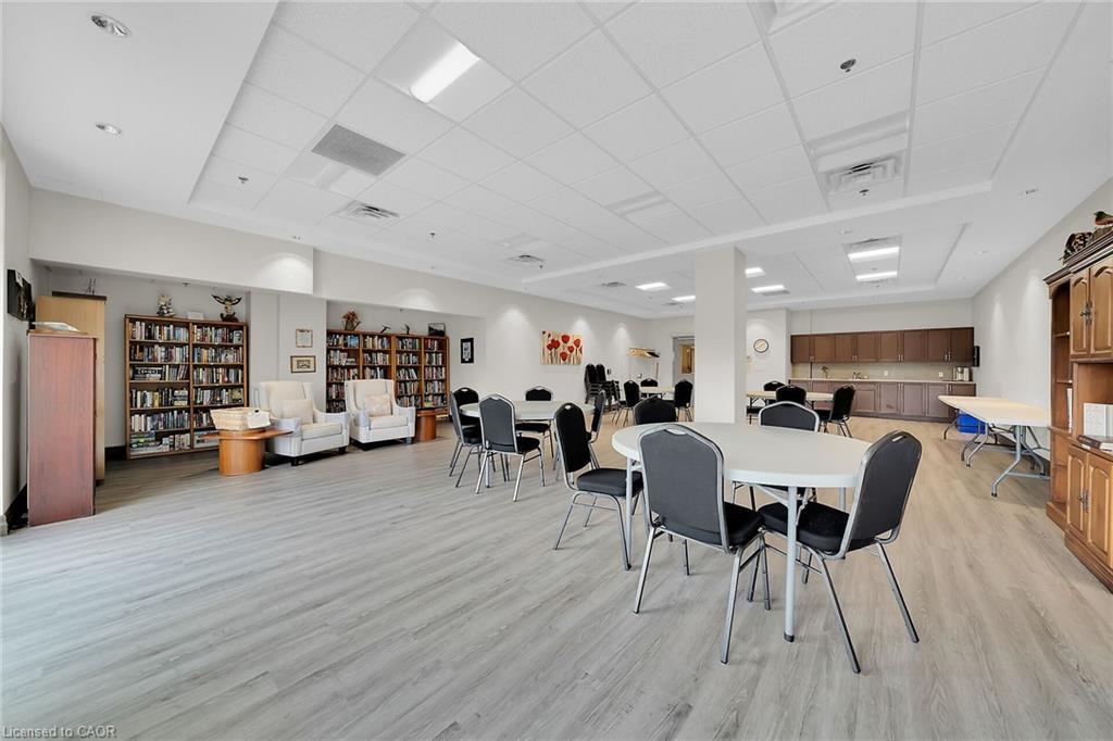 206-3290 New Street, Burlington, ON - Indoor