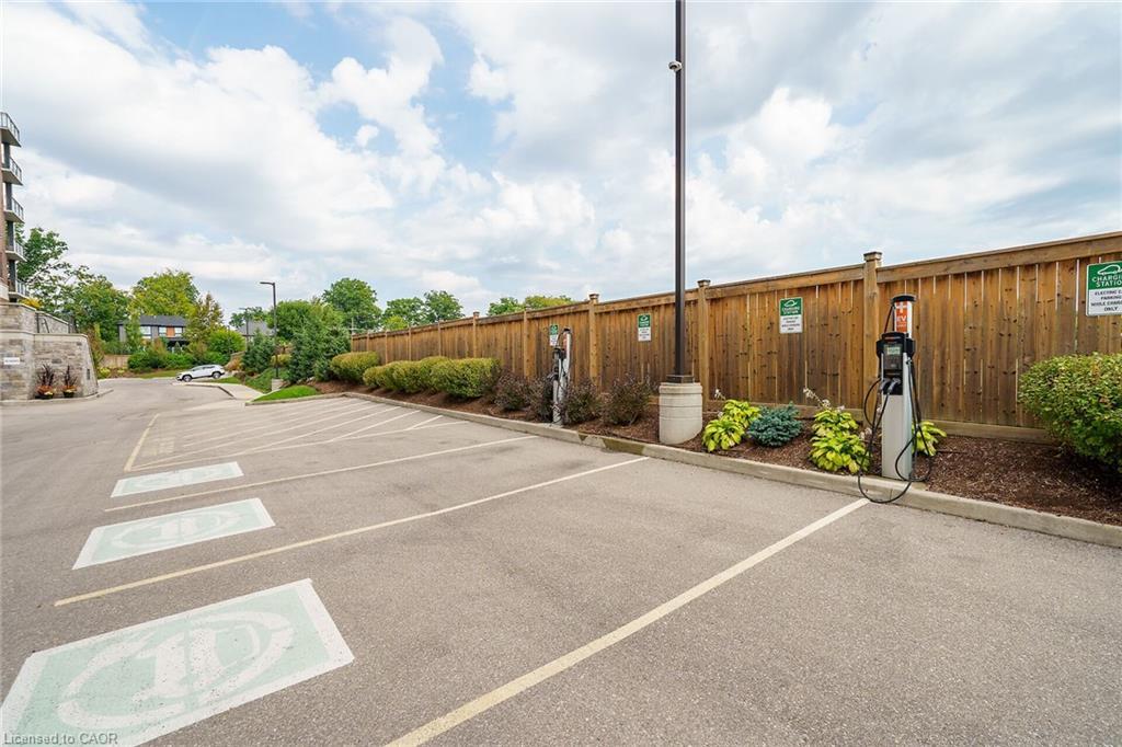 206-3290 New Street, Burlington, ON - Outdoor