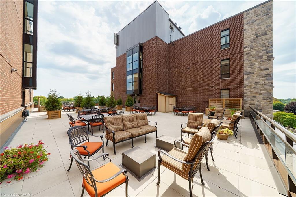 206-3290 New Street, Burlington, ON - Outdoor With Exterior