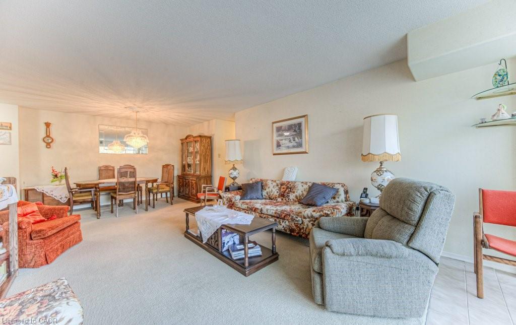 207-55 Blue Springs Drive, Waterloo, ON - Indoor Photo Showing Living Room