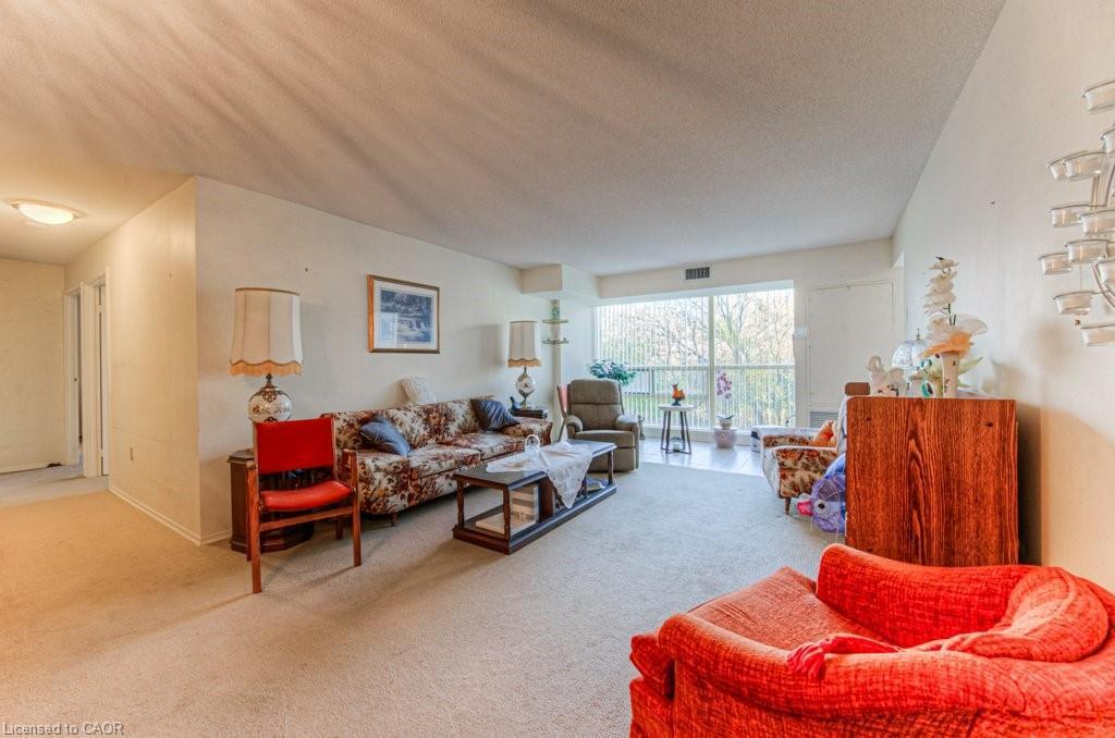 207-55 Blue Springs Drive, Waterloo, ON - Indoor Photo Showing Living Room
