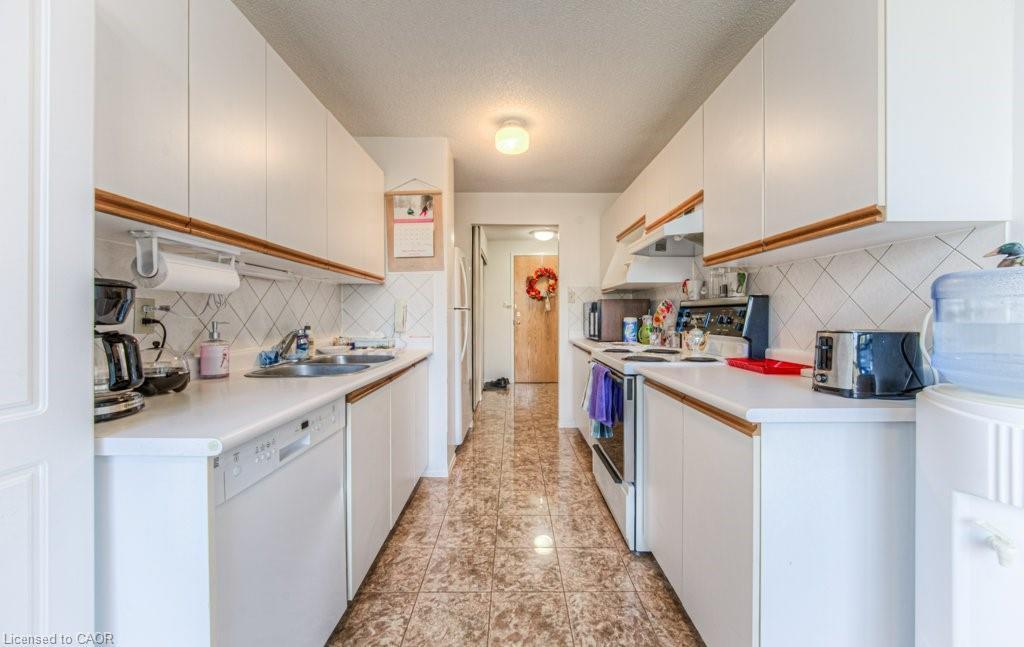 207-55 Blue Springs Drive, Waterloo, ON - Indoor Photo Showing Kitchen With Double Sink