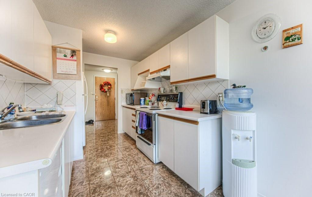 207-55 Blue Springs Drive, Waterloo, ON - Indoor Photo Showing Kitchen With Double Sink