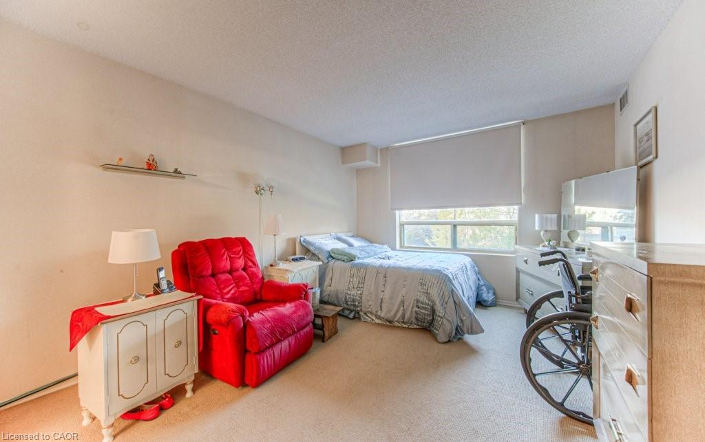 207-55 Blue Springs Drive, Waterloo, ON - Indoor Photo Showing Bedroom
