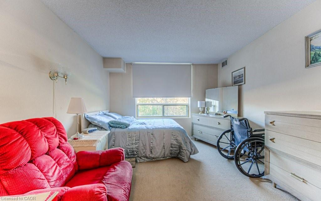 207-55 Blue Springs Drive, Waterloo, ON - Indoor Photo Showing Bedroom