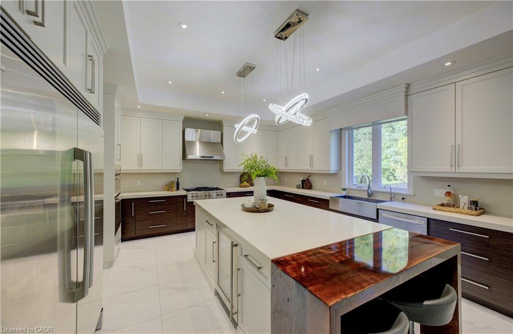 705 Meadowsweet Avenue, Waterloo, ON - Indoor Photo Showing Kitchen With Upgraded Kitchen