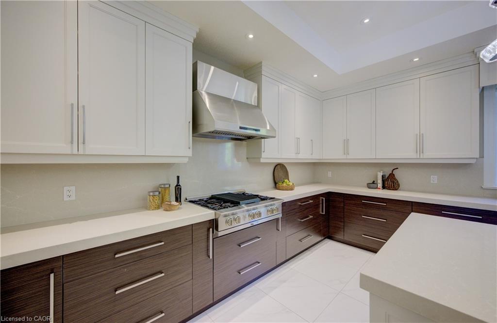 705 Meadowsweet Avenue, Waterloo, ON - Indoor Photo Showing Kitchen With Upgraded Kitchen