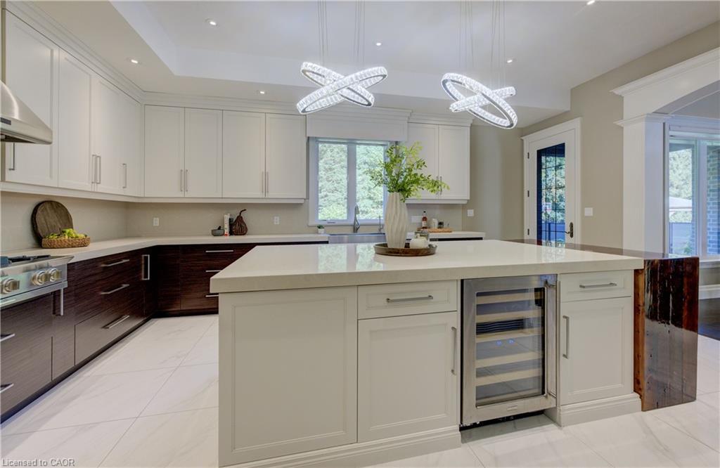 705 Meadowsweet Avenue, Waterloo, ON - Indoor Photo Showing Kitchen With Upgraded Kitchen