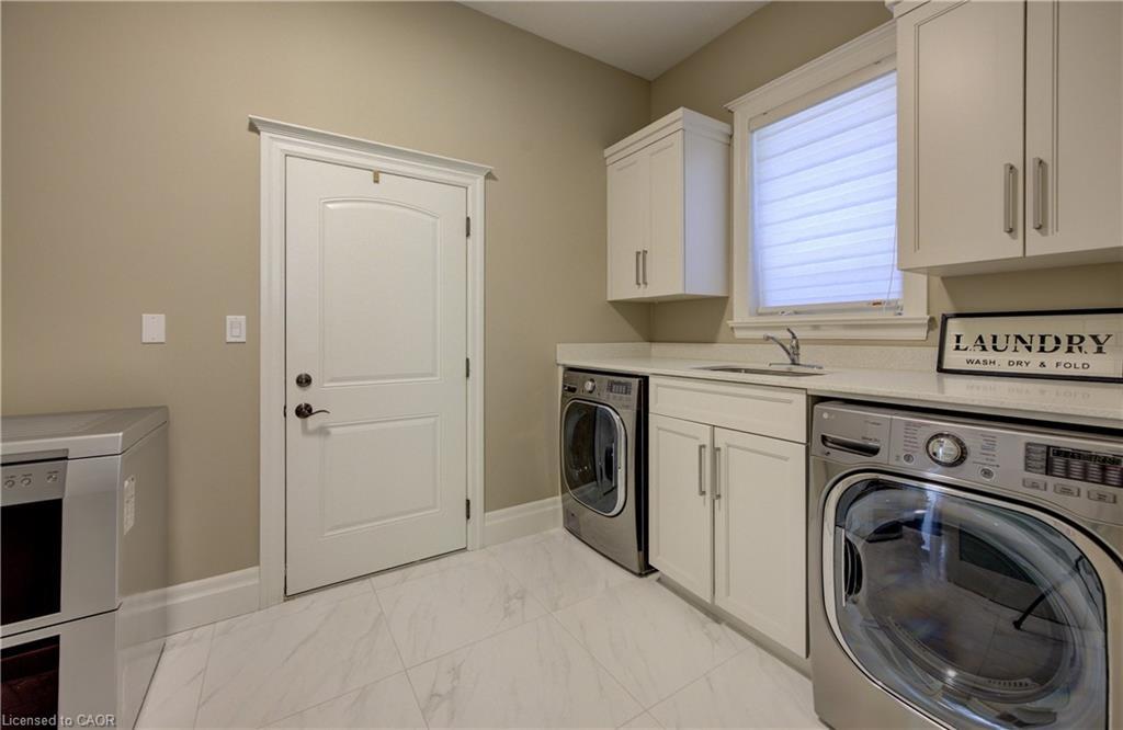 705 Meadowsweet Avenue, Waterloo, ON - Indoor Photo Showing Laundry Room