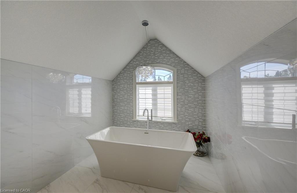 705 Meadowsweet Avenue, Waterloo, ON - Indoor Photo Showing Bathroom