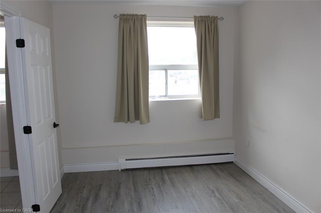 204-851 Queenston Road, Hamilton, ON - Indoor Photo Showing Other Room