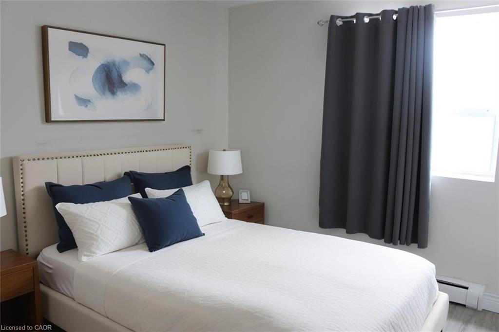 204-851 Queenston Road, Hamilton, ON - Indoor Photo Showing Bedroom