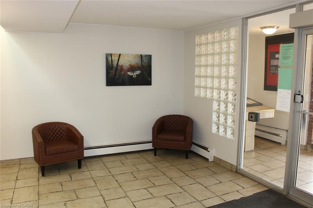 204-851 Queenston Road, Hamilton, ON - Indoor Photo Showing Other Room