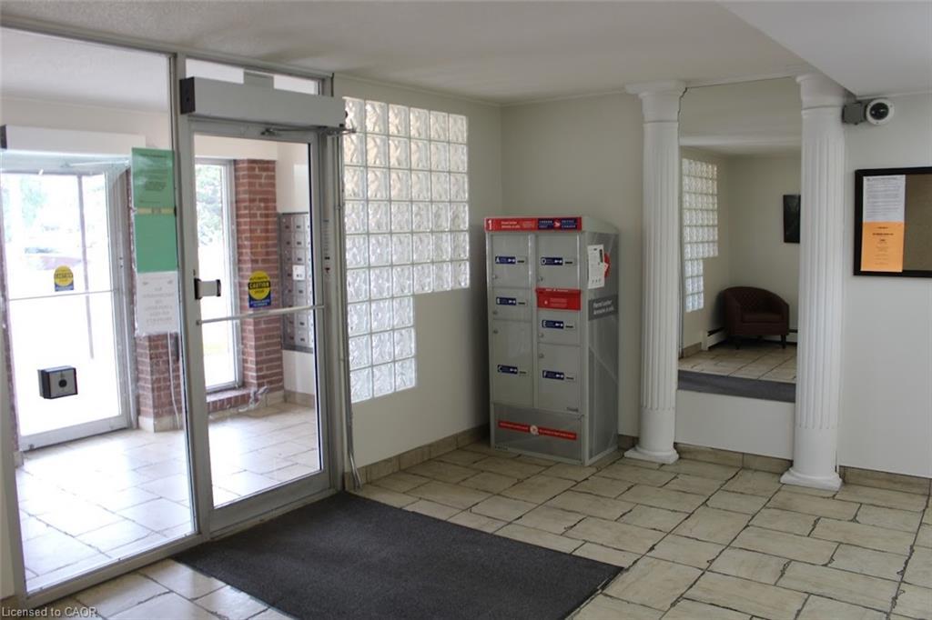 204-851 Queenston Road, Hamilton, ON - Indoor Photo Showing Other Room