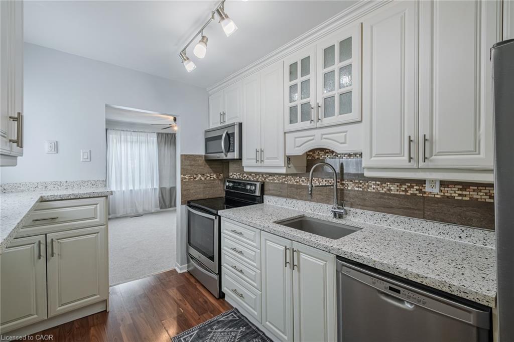 5 Dalhousie Avenue, Hamilton, ON - Indoor Photo Showing Kitchen With Upgraded Kitchen