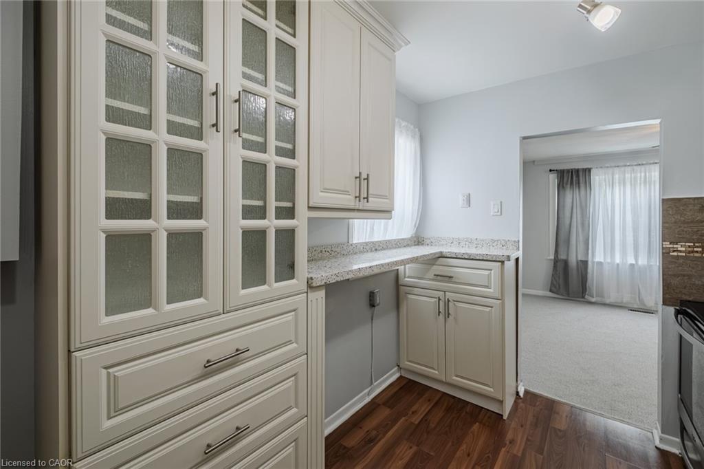 5 Dalhousie Avenue, Hamilton, ON - Indoor Photo Showing Kitchen