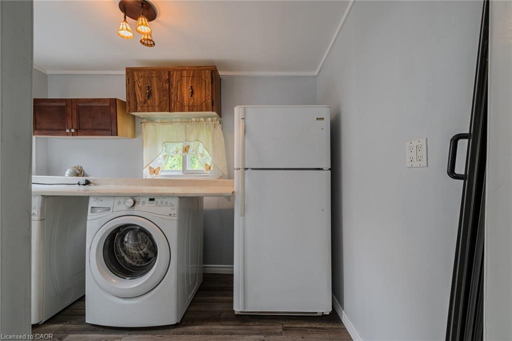 5 Dalhousie Avenue, Hamilton, ON - Indoor Photo Showing Laundry Room