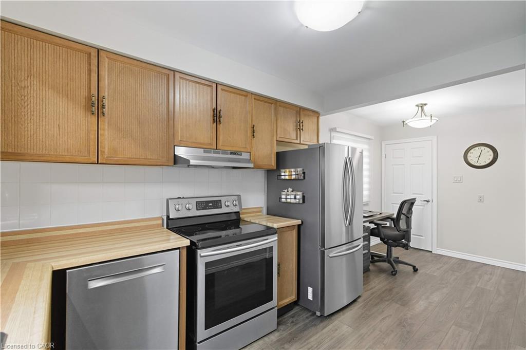 56 Muscot Drive, Hamilton, ON - Indoor Photo Showing Kitchen