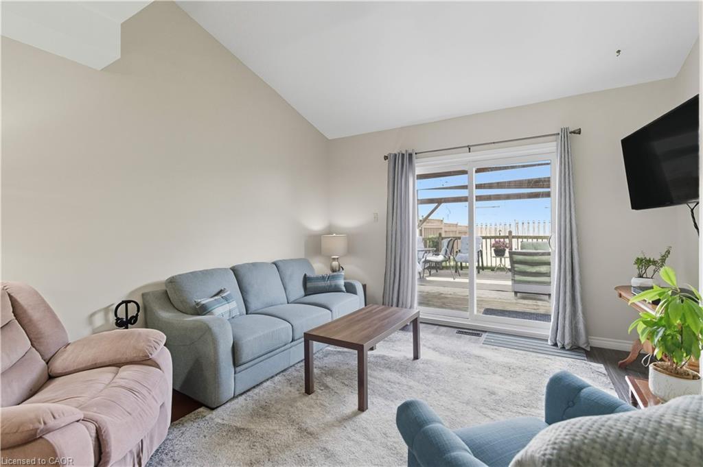 56 Muscot Drive, Hamilton, ON - Indoor Photo Showing Living Room
