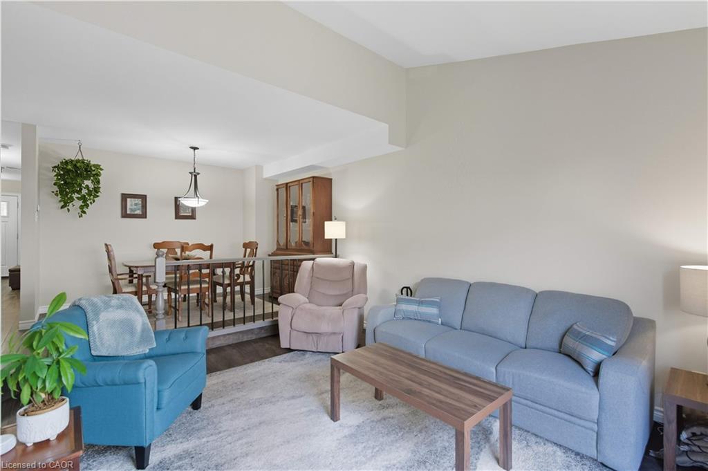 56 Muscot Drive, Hamilton, ON - Indoor Photo Showing Living Room