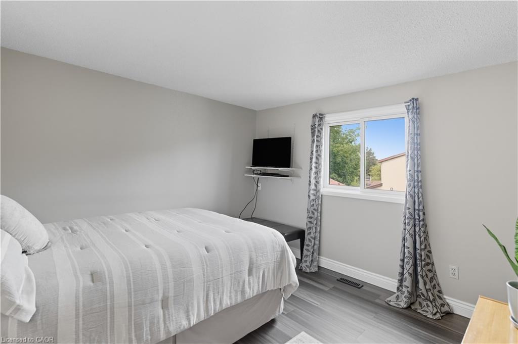 56 Muscot Drive, Hamilton, ON - Indoor Photo Showing Bedroom