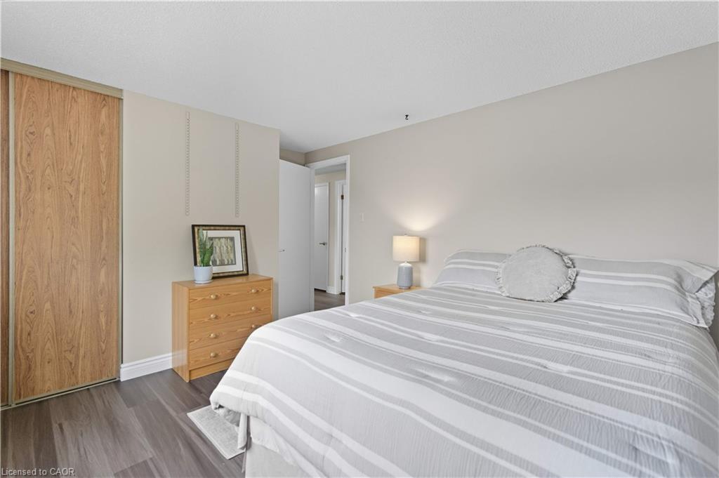 56 Muscot Drive, Hamilton, ON - Indoor Photo Showing Bedroom