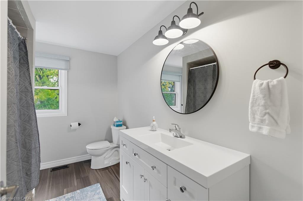 56 Muscot Drive, Hamilton, ON - Indoor Photo Showing Bathroom