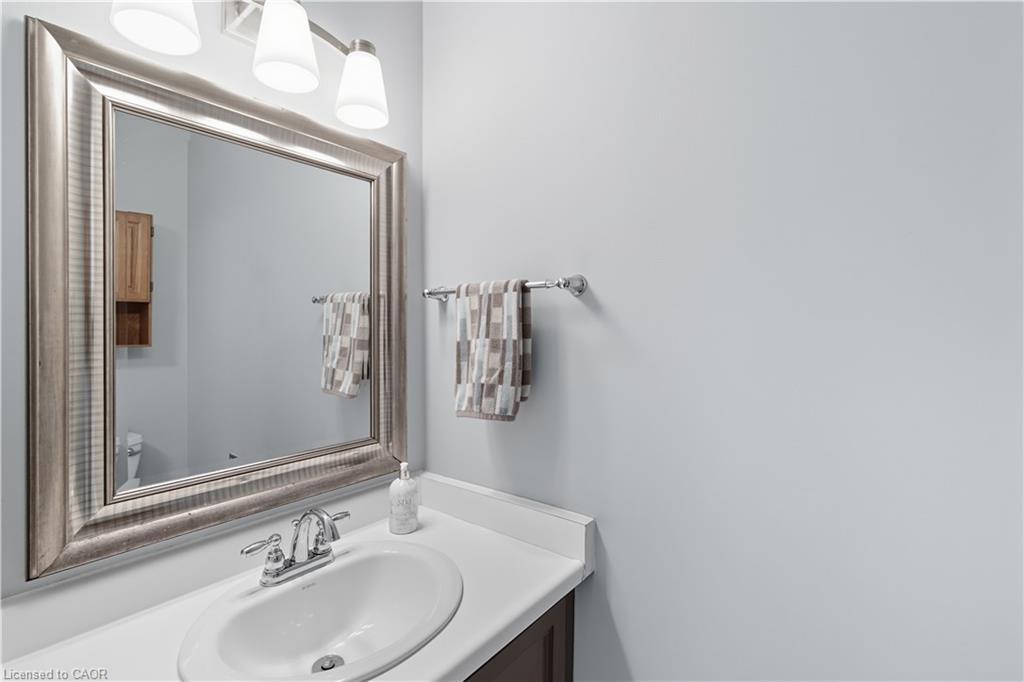 56 Muscot Drive, Hamilton, ON - Indoor Photo Showing Bathroom