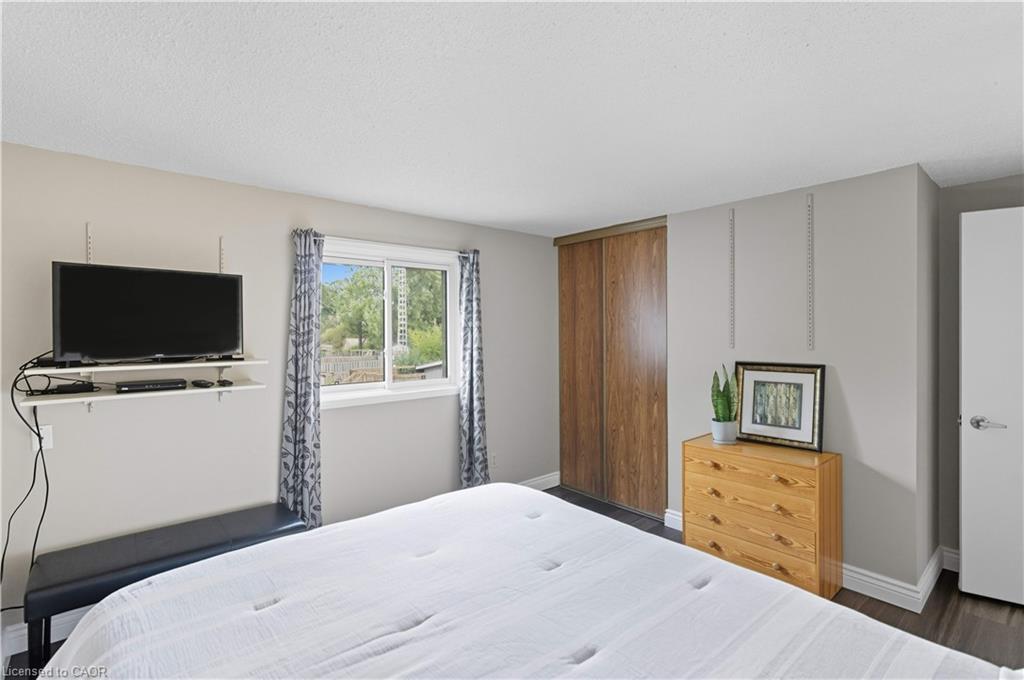 56 Muscot Drive, Hamilton, ON - Indoor Photo Showing Bedroom
