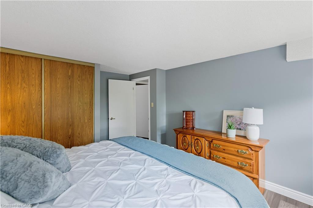 56 Muscot Drive, Hamilton, ON - Indoor Photo Showing Bedroom