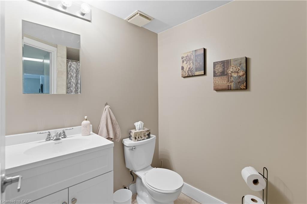 56 Muscot Drive, Hamilton, ON - Indoor Photo Showing Bathroom