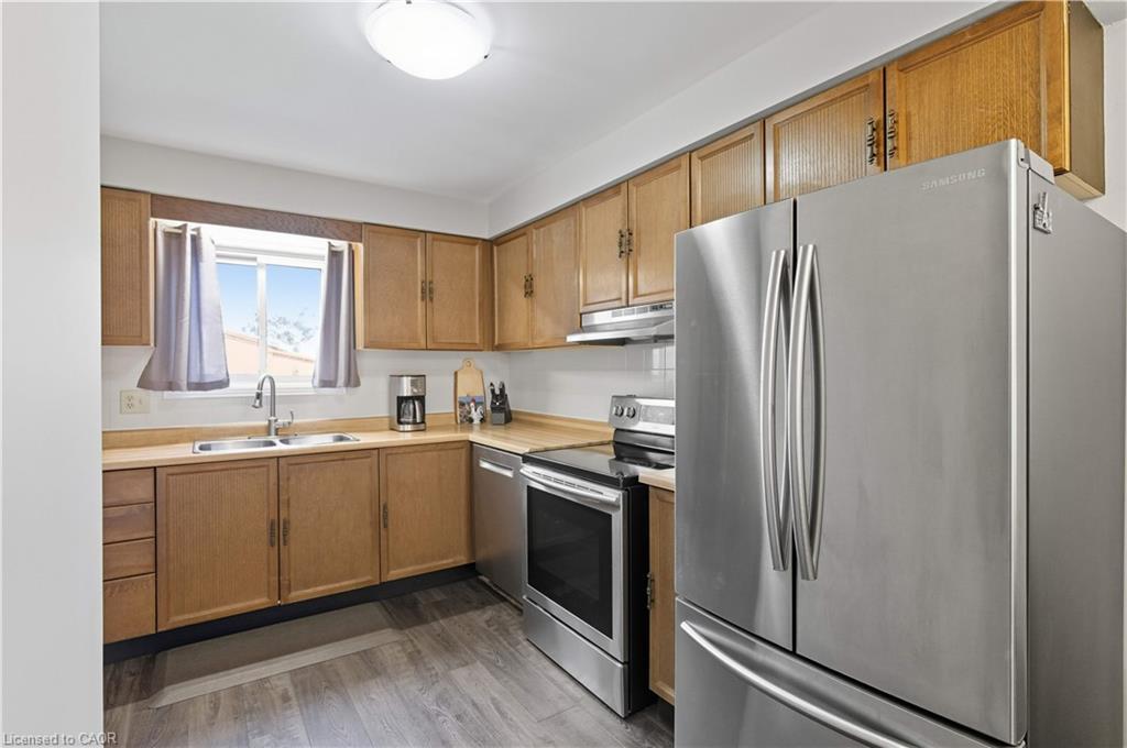56 Muscot Drive, Hamilton, ON - Indoor Photo Showing Kitchen With Double Sink