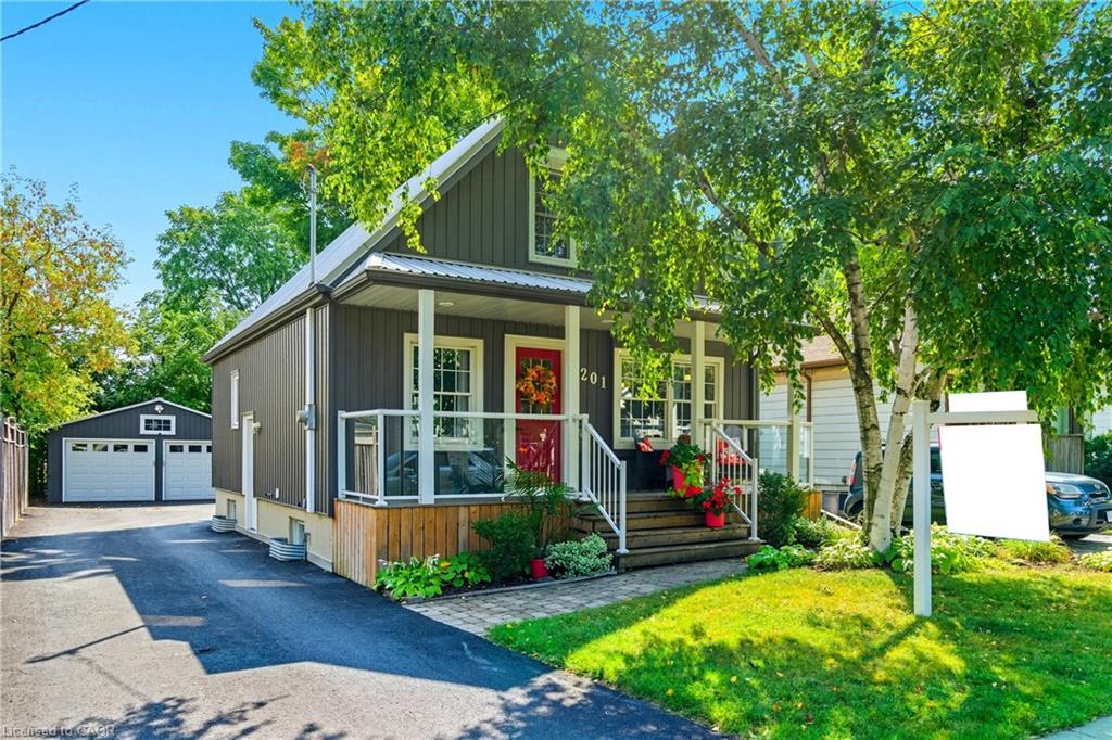 201 East 28Th Street, Hamilton, ON - Outdoor With Deck Patio Veranda