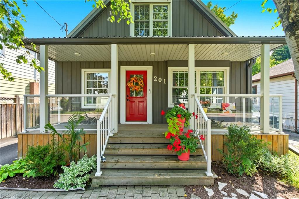201 East 28Th Street, Hamilton, ON - Outdoor With Deck Patio Veranda