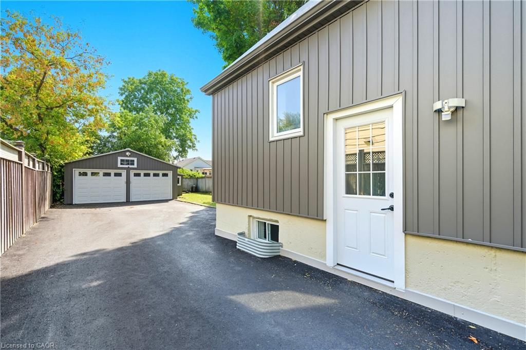 201 East 28Th Street, Hamilton, ON - Outdoor With Exterior