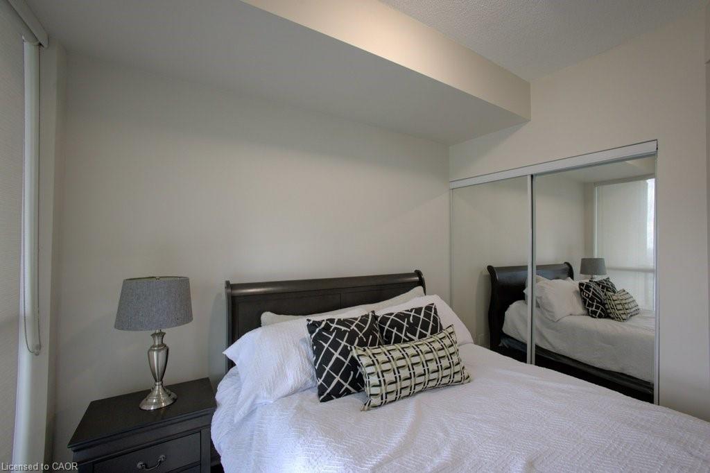 1601-75 Eglinton Avenue W, Mississauga, ON - Indoor Photo Showing Bedroom