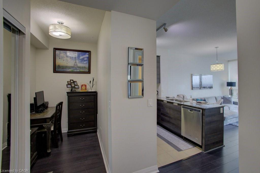 1601-75 Eglinton Avenue W, Mississauga, ON - Indoor