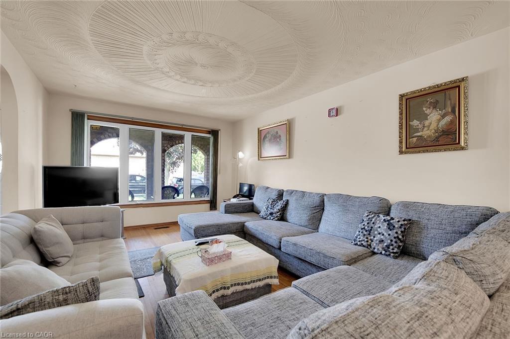 45 Juniper Drive, Stoney Creek, ON - Indoor Photo Showing Living Room