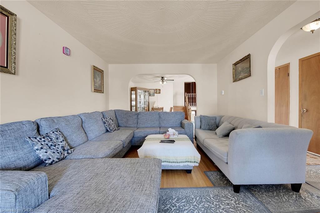 45 Juniper Drive, Stoney Creek, ON - Indoor Photo Showing Living Room