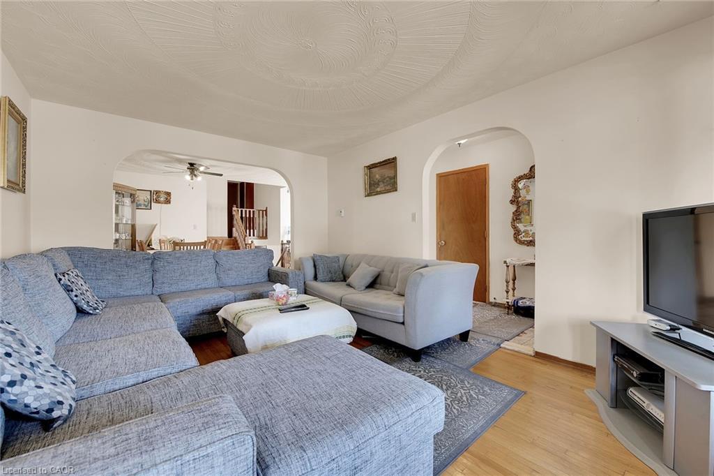 45 Juniper Drive, Stoney Creek, ON - Indoor Photo Showing Living Room