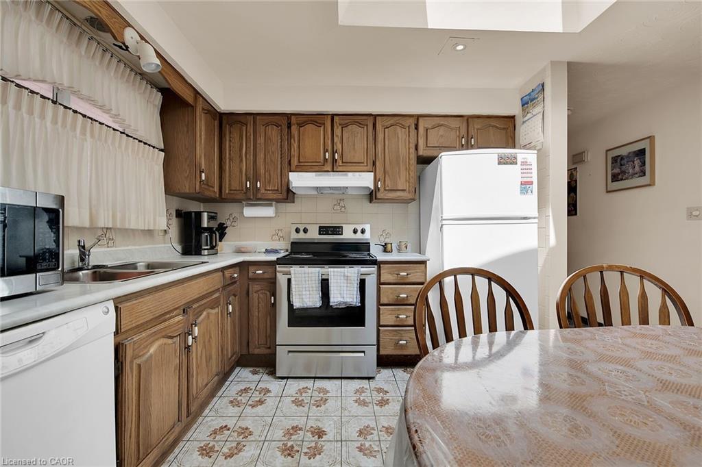 45 Juniper Drive, Stoney Creek, ON - Indoor Photo Showing Kitchen With Double Sink