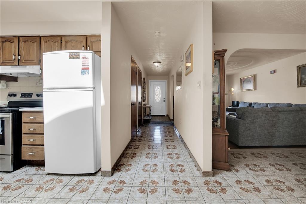 45 Juniper Drive, Stoney Creek, ON - Indoor Photo Showing Kitchen